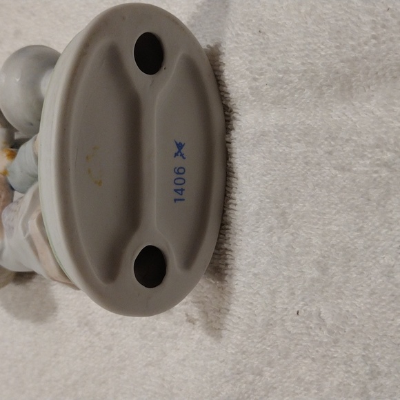 Vintage, Homco porcelain figurine of little girl with little boy by water founta - Picture 3 of 4